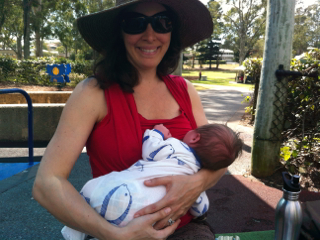 Discreet breastfeeding in the park