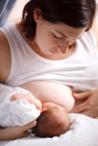 breastfeeding in the football hold